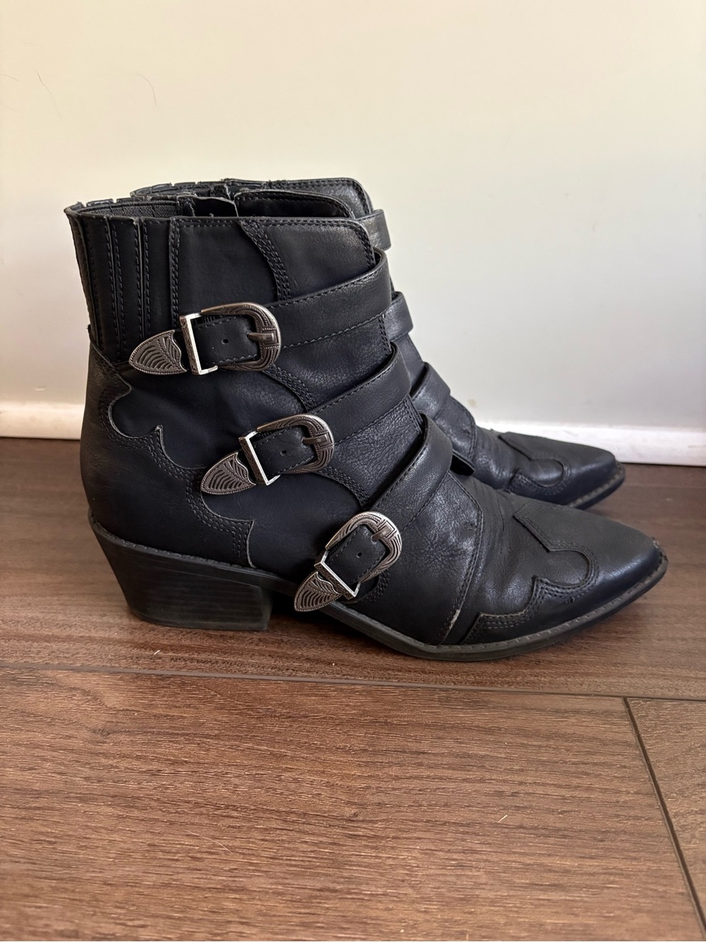 Indigo Rd Women’s Black Western Buckle Ankle Boots